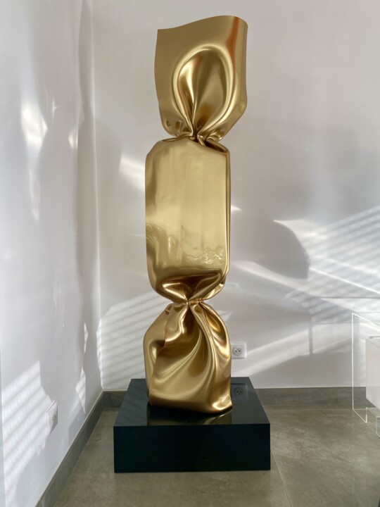 雕塑 标题为“Wrapping Bonbon Gold” 由Laurence Jenk, 原创艺术品, 塑料