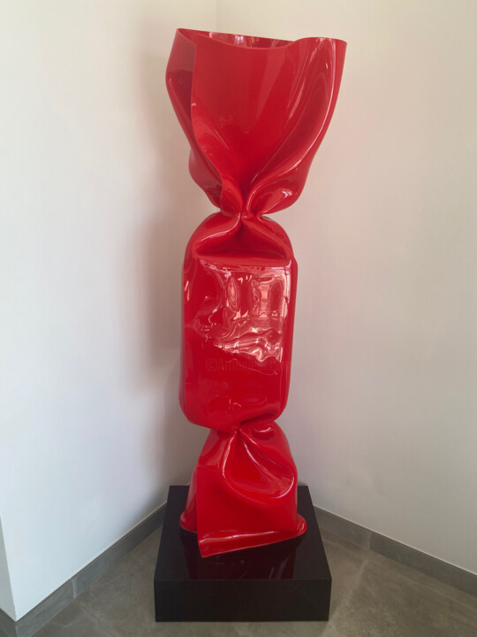 Sculpture titled "Wrapping Bonbon Rou…" by Laurence Jenk, Original Artwork, Plastic