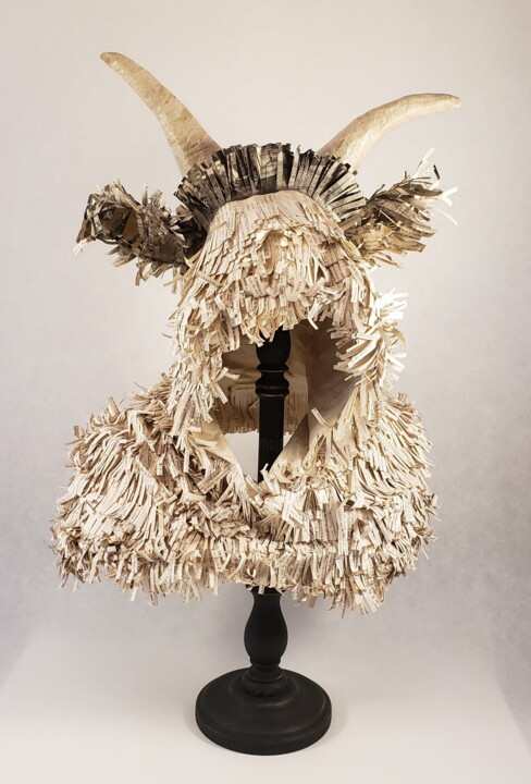 Sculpture titled "Capeline à cornes" by Laurence Lehel, Original Artwork, Paper maché