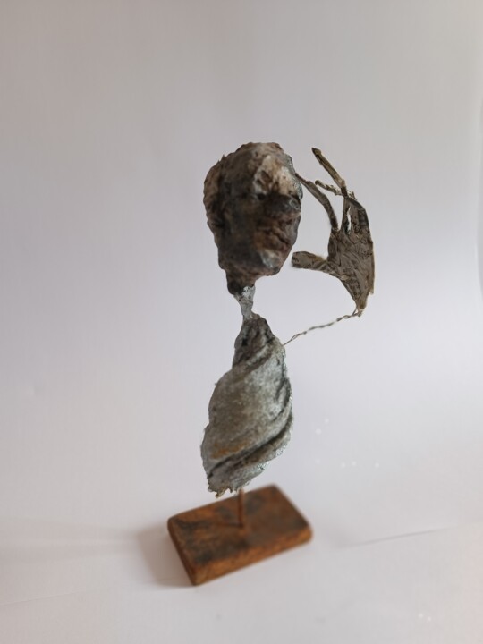 Sculpture intitulée "face a soi-même" par Laurence Pustoc'H, Œuvre d'art originale, Papier mâché
