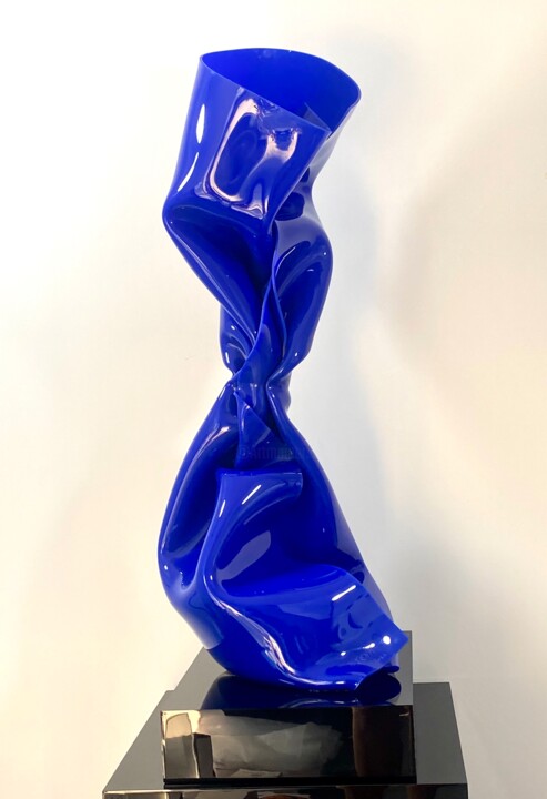 Sculpture titled "WRAPPING TWIST BLEU" by Laurence Jenk, Original Artwork, Plastic