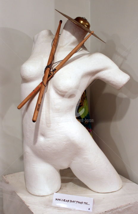 Скульптура под названием "Mon cœur bat pour t…" - Laurent Boron, Подлинное произведение искусства, Аксессуары