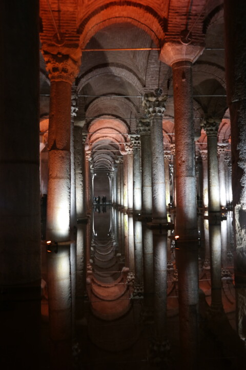Фотография под названием "Basilica Cistern" - Lavinia, Подлинное произведение искусства, Не манипулируемая фотография
