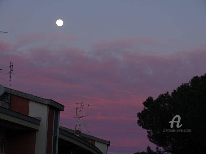 Fotografie mit dem Titel "The Moon at the sun…" von Aurelio Nicolazzo, Original-Kunstwerk, Digitale Fotografie