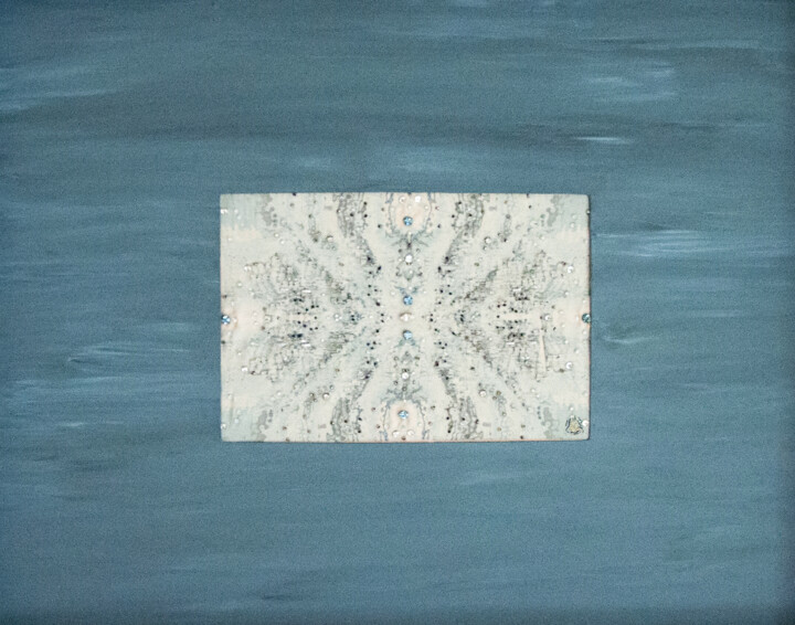 Art textile intitulée "Bleu cristallin" par Léa Coutureau, Œuvre d'art originale, Broderie Monté sur Panneau de bois