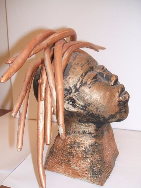 Sculpture intitulée "golden wild hair" par Monique Le Corre Beigbeder, Œuvre d'art originale, Terre cuite
