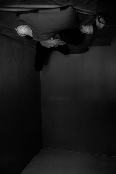 Photography titled "Coller au plafond" by Leila Bakouche, Original Artwork, Digital Photography