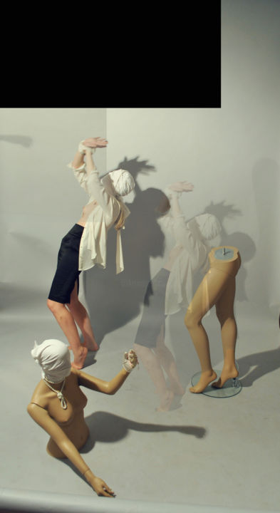 「2-djryuw-b / Figure…」というタイトルの写真撮影 Leni Smoragdovaによって, オリジナルのアートワーク, アナログ写真