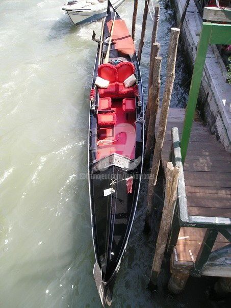 Fotografia intitulada "Red Gondola" por Lenka Graner, Obras de arte originais