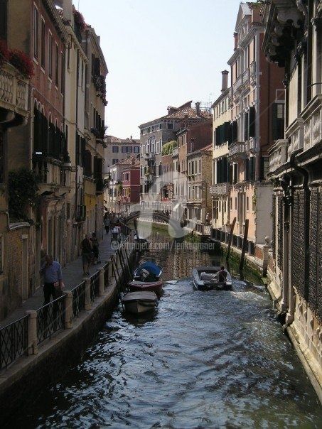 Photographie intitulée "Venice Canal Colour" par Lenka Graner, Œuvre d'art originale