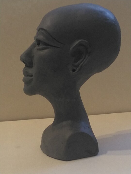 Скульптура под названием "Дочь Нефертити" - Леон Арбатский, Подлинное произведение искусства, Глина