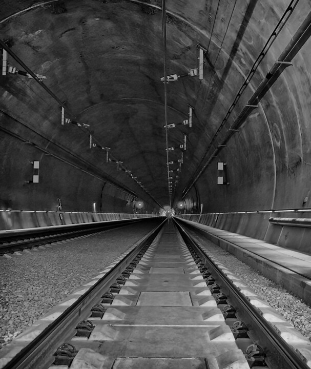 Fotografie mit dem Titel "Der Eisenbahntunnel" von Leopold Brix, Original-Kunstwerk, Digitale Fotografie