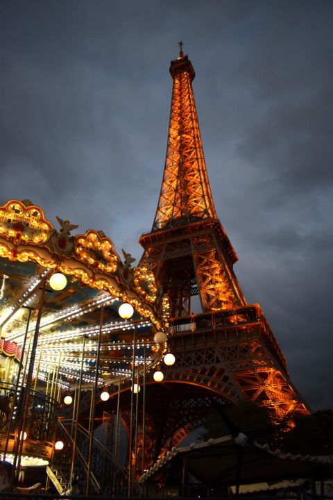 Photography titled "Tour Eiffel par tem…" by Léopold Schneider, Original Artwork