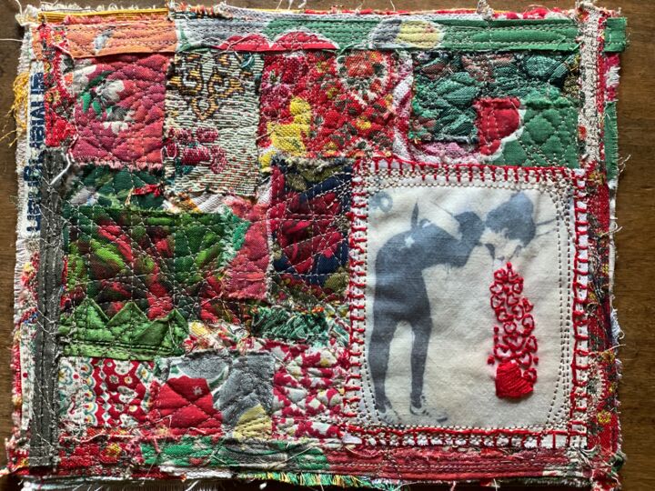 Textile Art titled "Amour éthylique I" by Les Cousardes, Original Artwork, Fabric Mounted on Other rigid panel