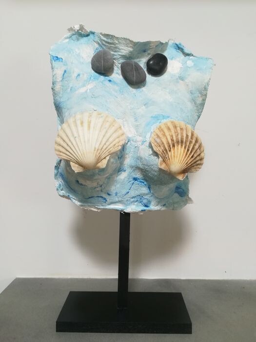 Sculpture titled "SUMMER ART" by Licia Trobia, Original Artwork, Plaster