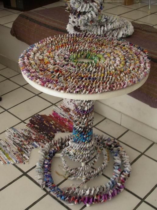 Installation intitulée "MÉMOIRE- LA TABLE" par Lyria, Œuvre d'art originale