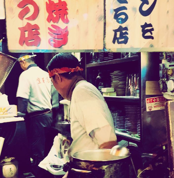 Photographie intitulée "Eating in Tokyo" par Lillypop, Œuvre d'art originale