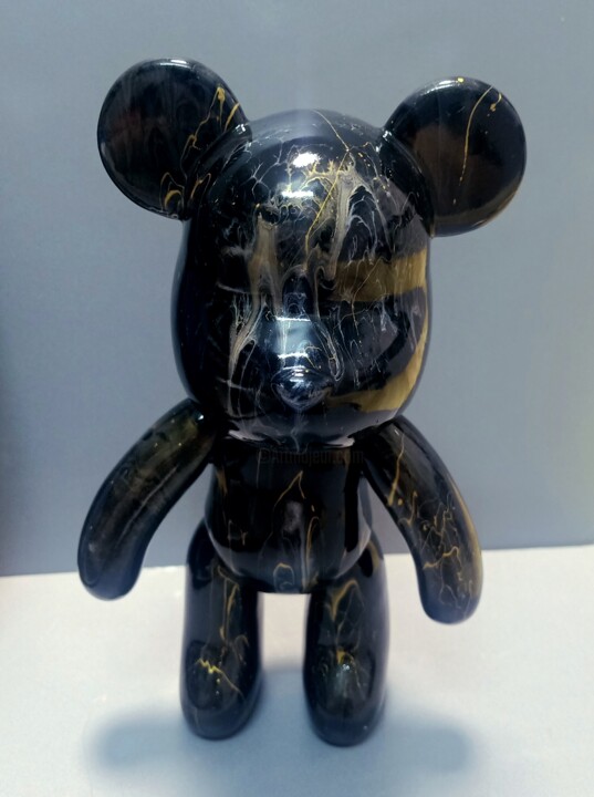 Скульптура под названием "黑金暴力熊" - Lingng, Подлинное произведение искусства, Смола