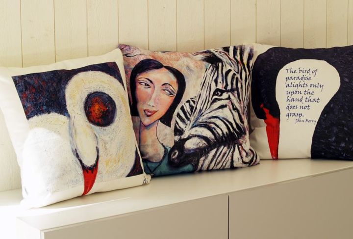 Textilkunst mit dem Titel "Pillow cases.jpg" von Carina Linné, Original-Kunstwerk