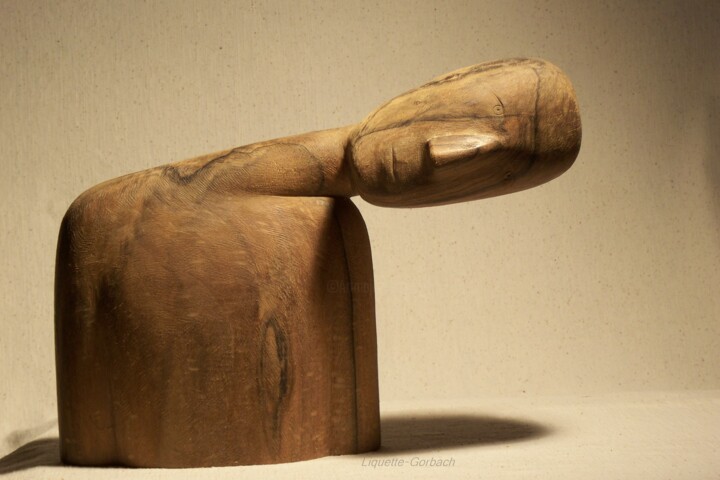 Sculpture intitulée "Listening to the ea…" par Liquette-Gorbach, Œuvre d'art originale, Bois