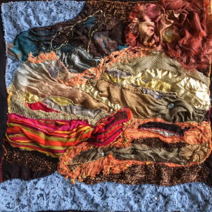 Textielkunst getiteld "soleil tardif" door Lise Golomb, Origineel Kunstwerk, Lapwerk Gemonteerd op Frame voor houten brancard