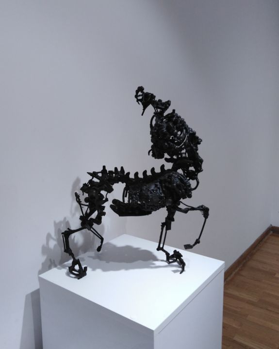 Escultura titulada "Kentaur" por Ljuba, Obra de arte original, Metales