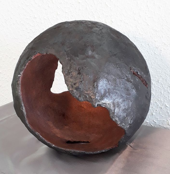 (Béton Boule), Sculpture by Lo-Z | Artmajeur
