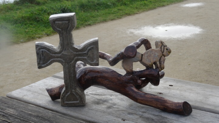 Sculpture titled "croix sur branche d…" by Loic Carmes, Original Artwork, Stone