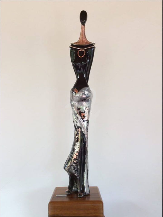 Escultura intitulada "Africana com Elo" por Regina Avellar, Obras de arte originais