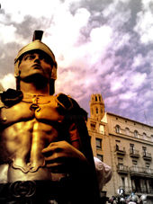 Skulptur mit dem Titel "Gigante Armat de La…" von Agustín Ortega Bragado, Original-Kunstwerk