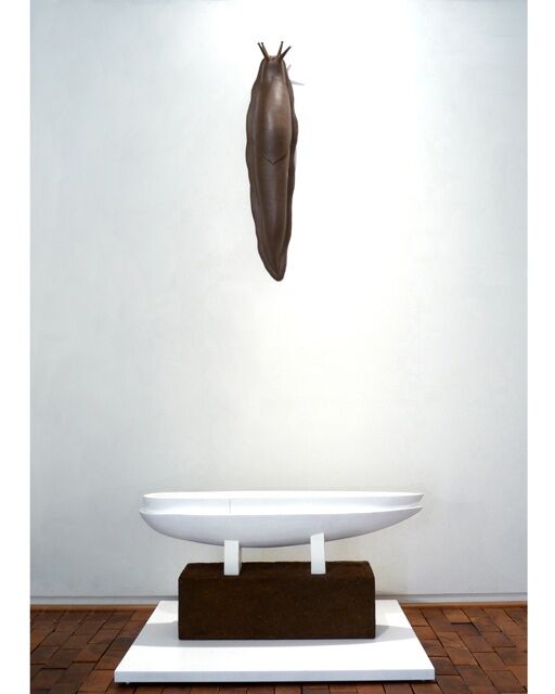 Sculpture titled "L'immaculée; Instal…" by Lou Perdu, Original Artwork, Mixed Media
