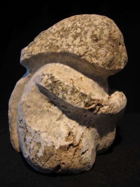 Escultura titulada "Douce maman" por Louis Crépeau, Obra de arte original, Piedra