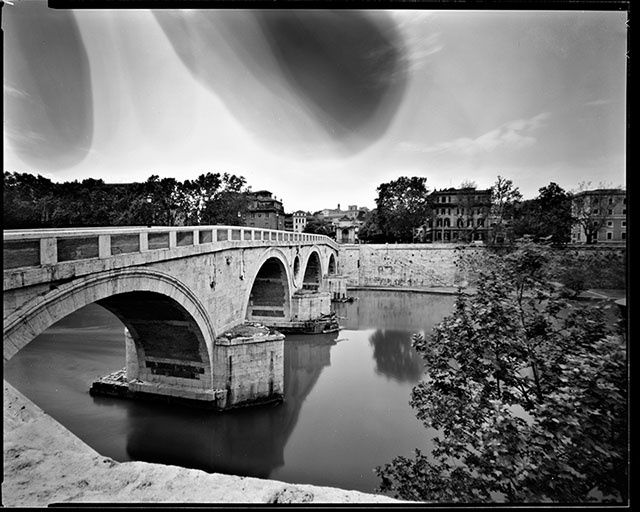 Fotografie mit dem Titel "roma - ponte sisto" von Luca Baldassari, Original-Kunstwerk
