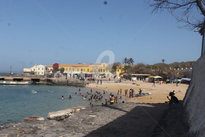 Photographie intitulée "plage  de Gorée" par Lucas Diouf, Œuvre d'art originale