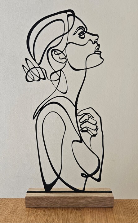 Escultura titulada "Elle file" por Ludovic Latreille, Obra de arte original, Madera