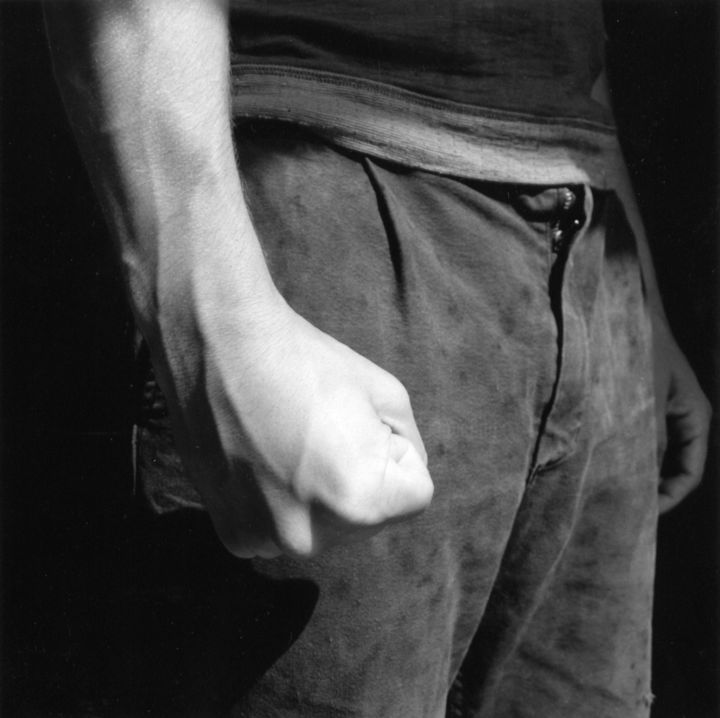 Photographie intitulée "Il Pugno, 18" par Ludovic Michaux (Ludom), Œuvre d'art originale, Photographie argentique