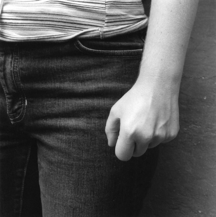 Photographie intitulée "Il Pugno, 7" par Ludovic Michaux (Ludom), Œuvre d'art originale, Photographie argentique