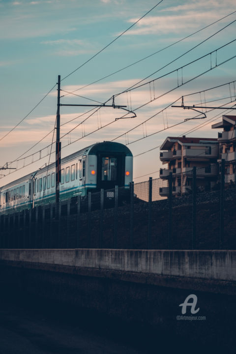 Photography titled "Sunset Train Railway" by Luigi Veggetti, Original Artwork, Digital Photography