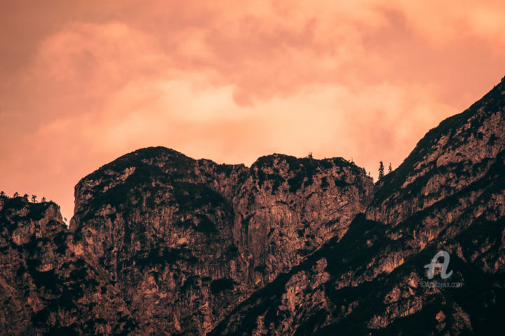 Fotografía titulada "Red Sky Mountains" por Luigi Veggetti, Obra de arte original, Fotografía digital