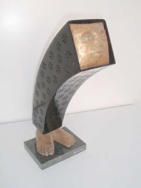 Skulptur mit dem Titel "homem do futuro1" von Luiz Queimadela, Original-Kunstwerk, Stein