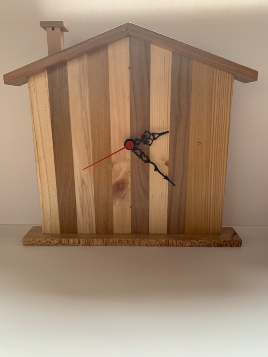 Design intitulada "Wooden clock with f…" por Luisa Fari, Obras de arte originais, Madeira