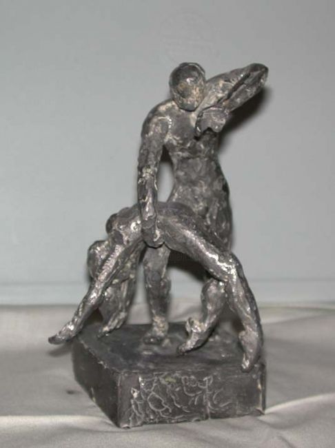 Sculpture titled "la entrega" by Mir Lusewix, Original Artwork, Metals