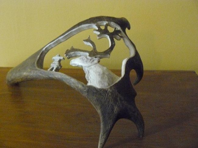 Scultura intitolato "Caribou avec inoutc…" da Lynda Poirier, Opera d'arte originale