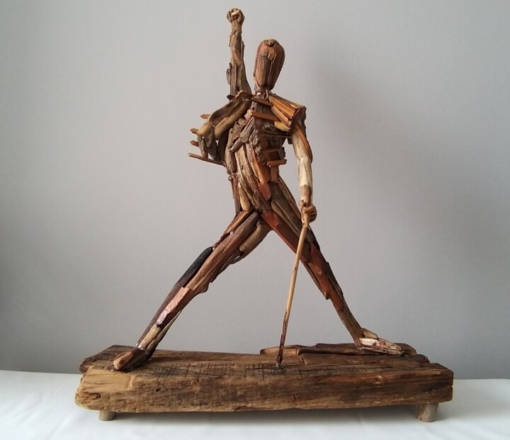 Sculptuur getiteld "Freddie Mercury Yel…" door M. Engin Akabali, Origineel Kunstwerk, Hout