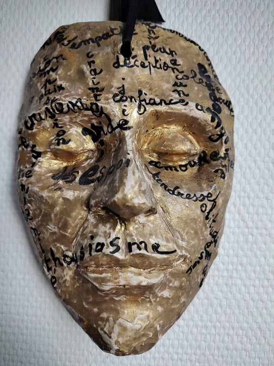 Sculpture titled "Derrière le masque" by Ma Chaloupe, Original Artwork, Clay