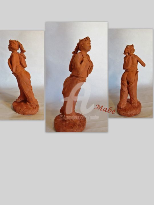 Скульптура под названием "fanny en rando" - Mabé, Подлинное произведение искусства, Терракота