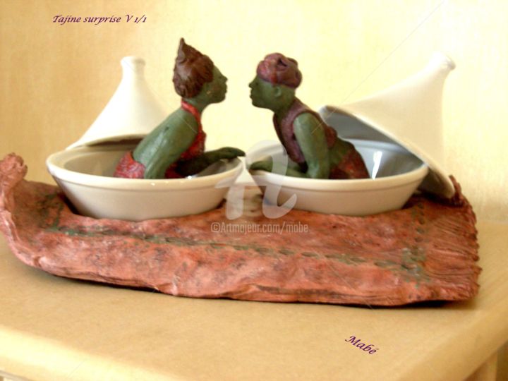 Sculpture titled "Tajine surprise V" by Mabé, Original Artwork, Terra cotta