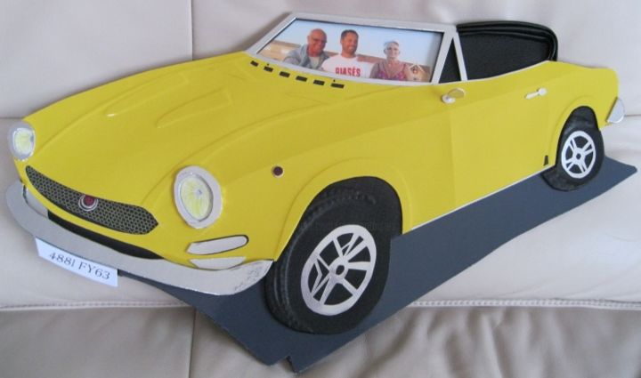 Installation intitulée "cabriolet Fiat" par Mad, Œuvre d'art originale, Autre