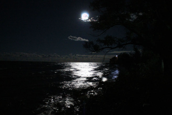 Photography titled "Moonlight water" by Maellon, Original Artwork