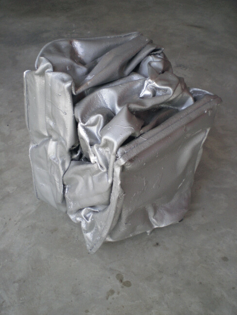 Скульптура под названием "Distorsion Silver" - Mag Michel, Подлинное произведение искусства